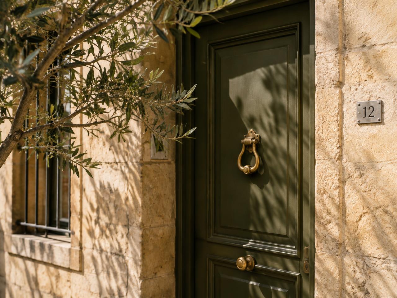 Porte d'immeuble ancien à Lyon